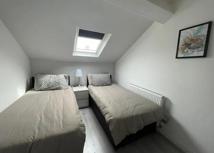 Ryan Air I Bnb - Lfc Apartments