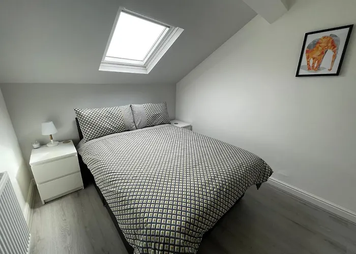 Ryan Air I Bnb - Lfc Apartments