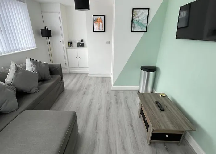 Ryan Air I Bnb - Lfc Apartments